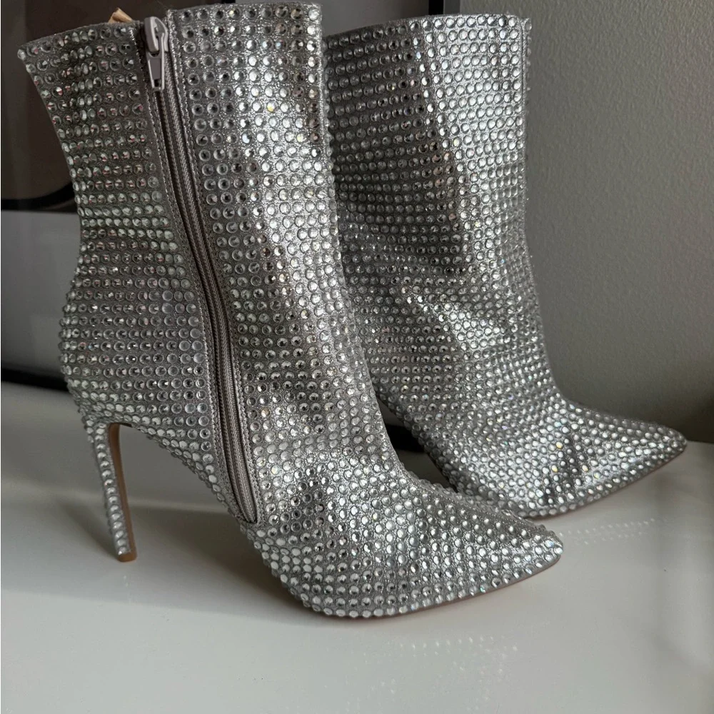 Steve Madden “Winnings” Silver Studded Ankle Boots W 10M - Picture 3 of 8